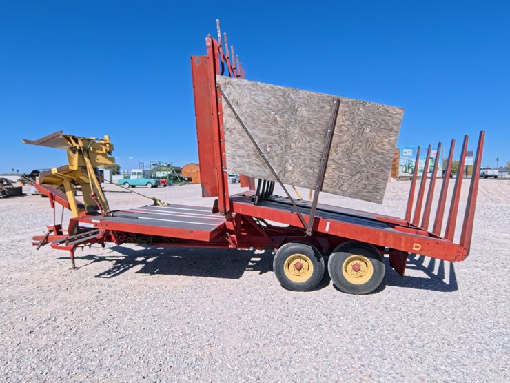 #1029-•-new-holland-1033-small-square-bale-stacker-image-1