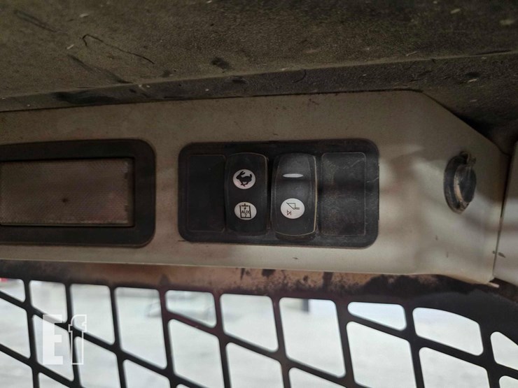 2018-caterpillar-299d2-image-18