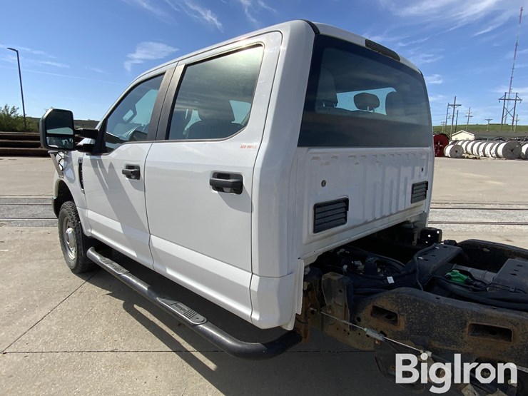 2017-ford-f350-xl-super-duty-4x4-crew-cab-&-chassis-image-18