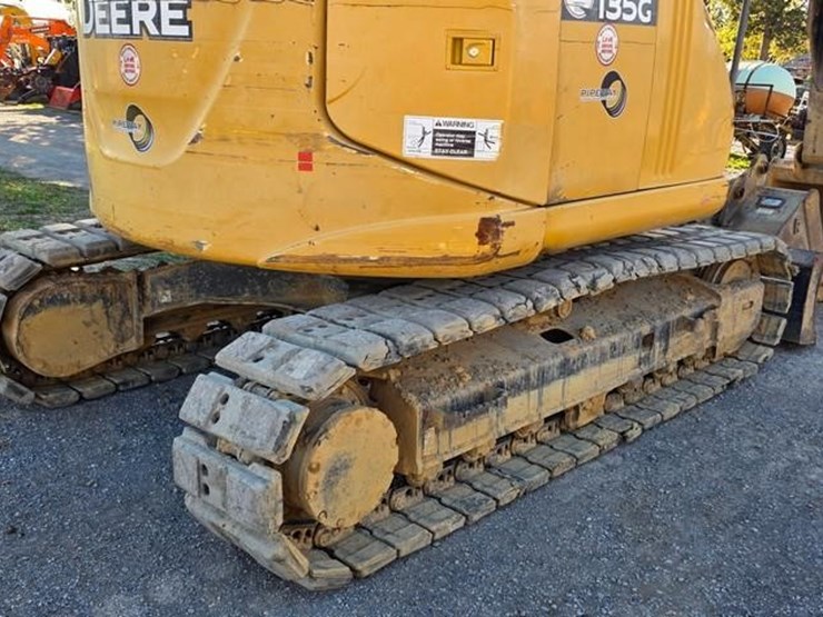 2015-deere-135g-image-24