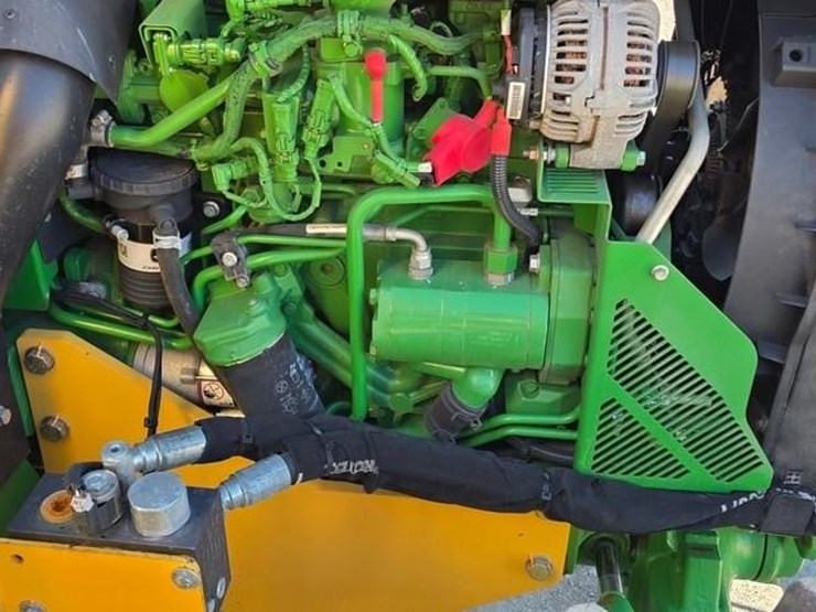 2019-john-deere-5100e-image-53