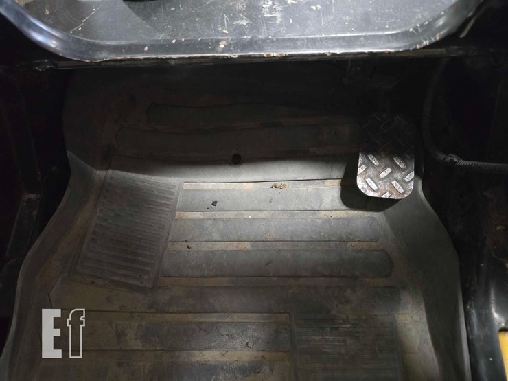 2018-caterpillar-299d2-image-15