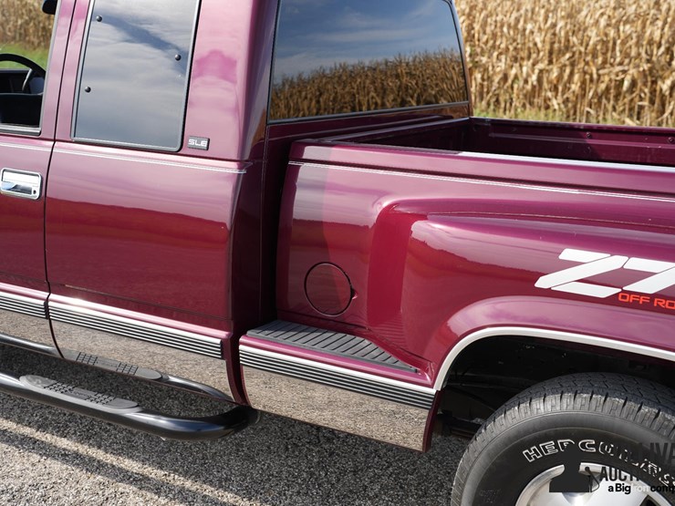 run-#139---1996-gmc-sierra-1500-4x4-stepside-pickup-image-19