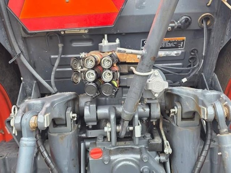 2017-kubota-m5-091d-image-24