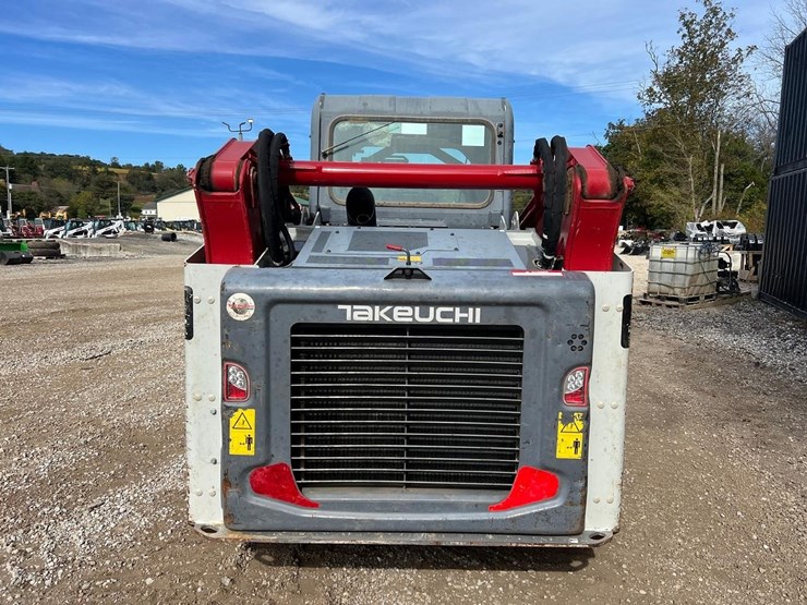 2023-takeuchi-tl12v2-skid-steer-loader-image-5