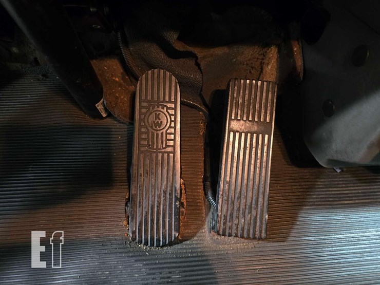 2010-kenworth-t300-image-11