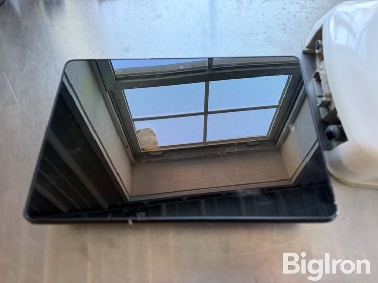 2021-trimble-xcn-1050-&-nav-900-globe-&-display-image-8