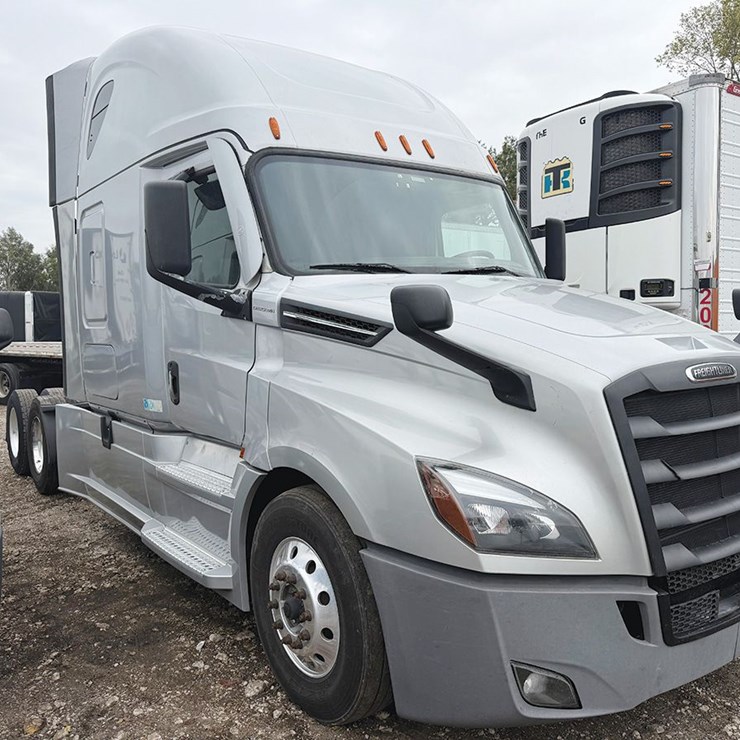 2021 FREIGHTLINER Cascadia126