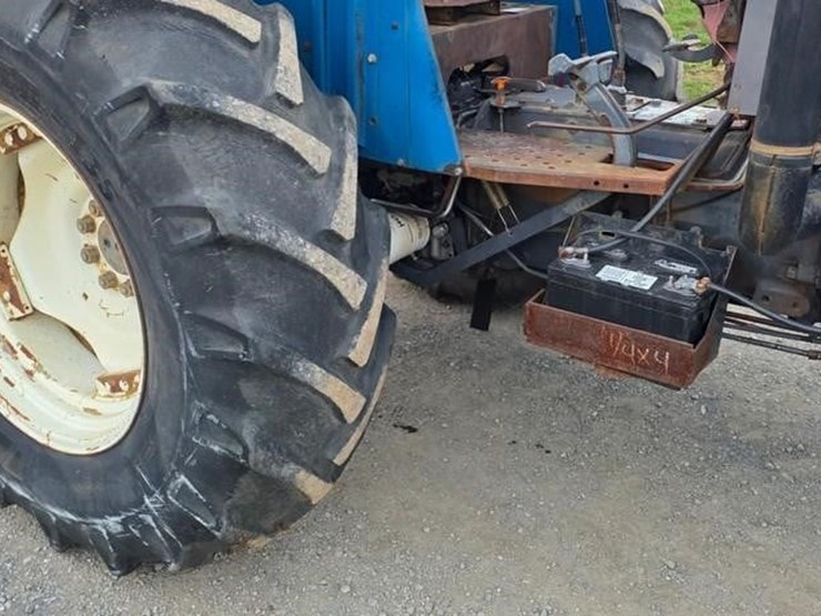 new-holland-ts110-image-10