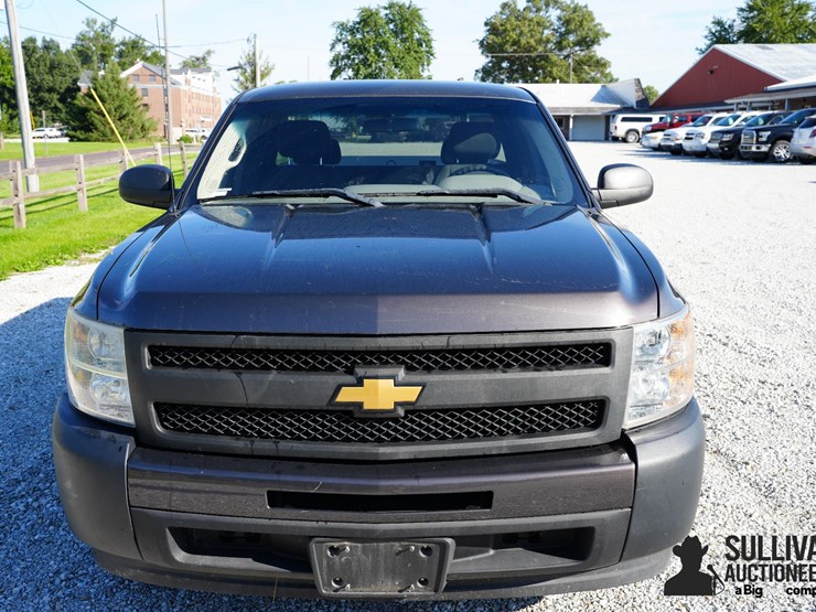 run-#6---2011-chevrolet-silverado-extended-cab-2wd-pickup-image-2