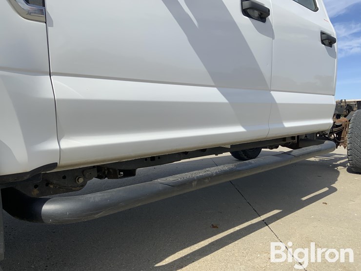 2017-ford-f350-xl-super-duty-4x4-crew-cab-&-chassis-image-17