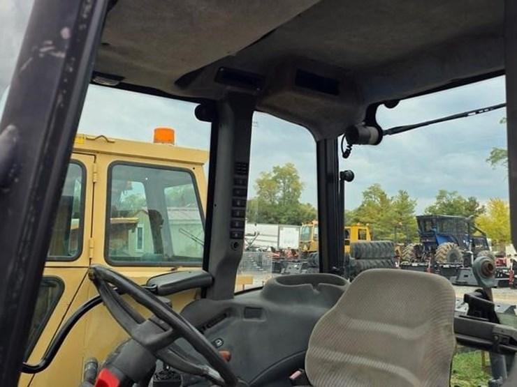 new-holland-tn65d-image-42