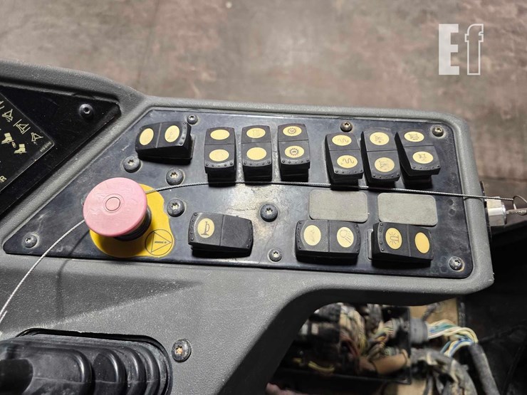 2019-caterpillar-cp44b-image-18