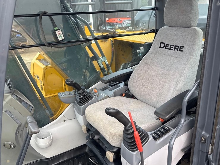 2019-deere-160g-lc-image-34