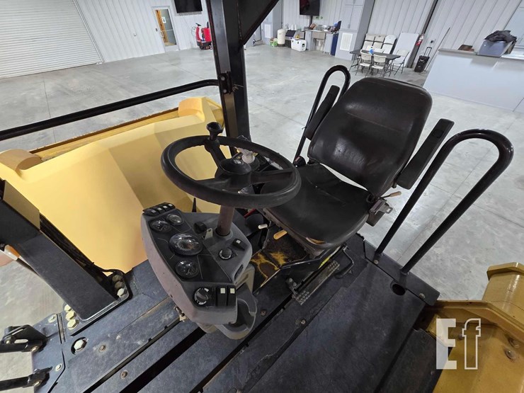 2009-caterpillar-cb64-image-17