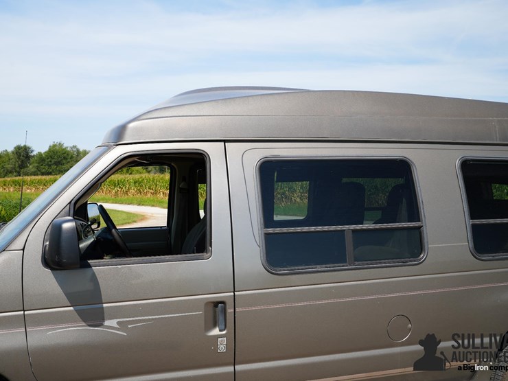 run-#23---2003-ford-e150-conversion-van-image-16