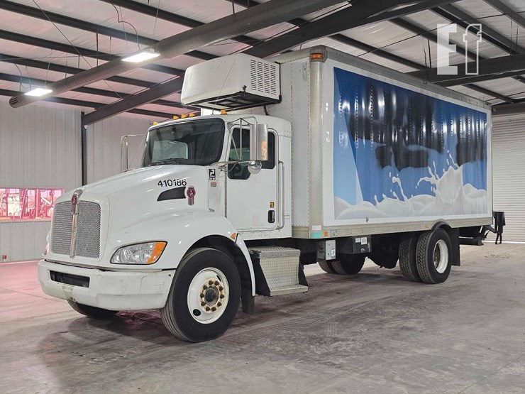 2010-kenworth-t300-image-1