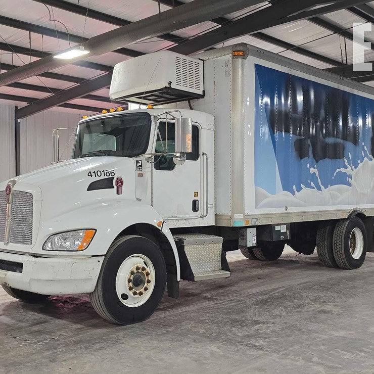 2010 KENWORTH T300