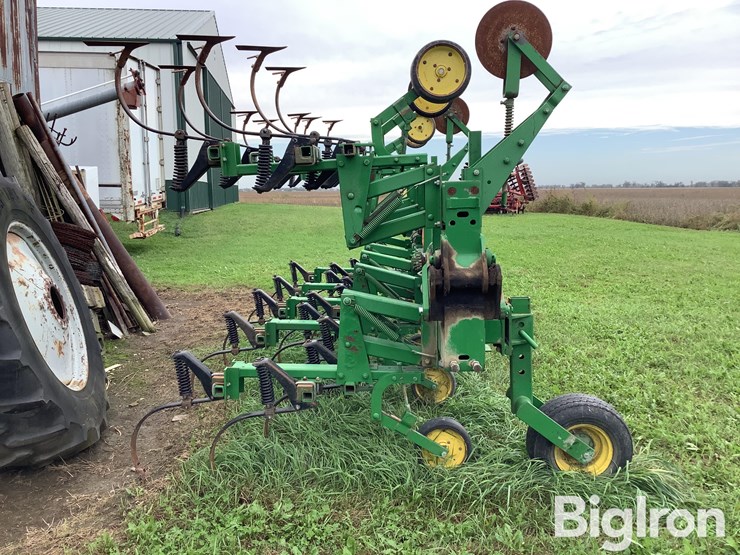 john-deere-875-8r38-rear-mount-cultivator-image-4