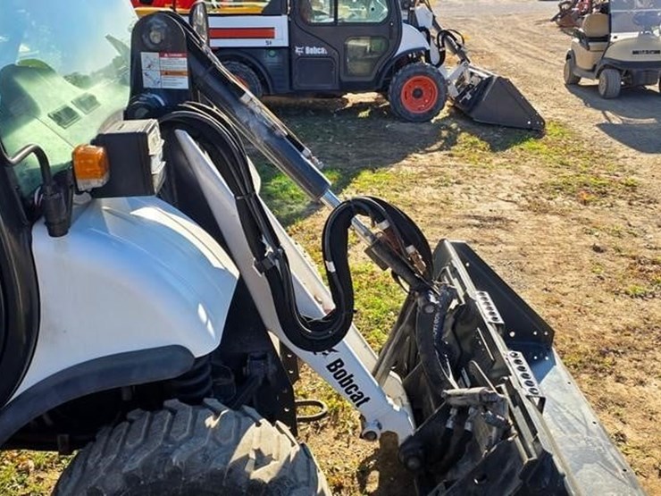 2010-bobcat-toolcat-5600-image-9