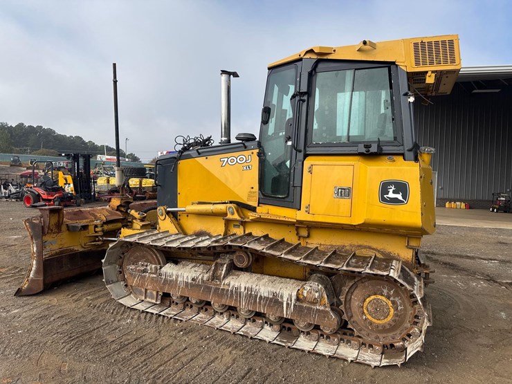 2008-deere-700j-xlt-image-3