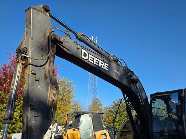 2015-deere-135g-image-56
