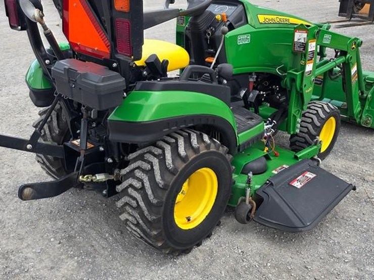 2014-john-deere-1025r-image-12