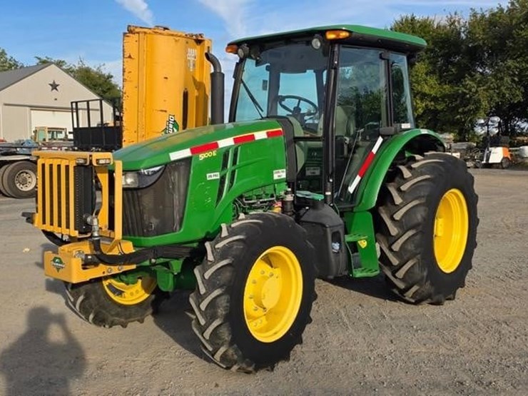 2019-john-deere-5100e-image-2