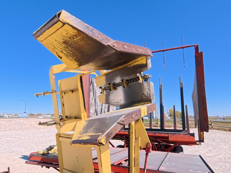 #1029-•-new-holland-1033-small-square-bale-stacker-image-12