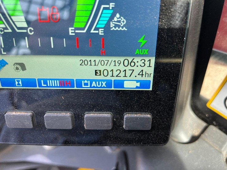 2023-takeuchi-tl12v2-skid-steer-loader-image-19
