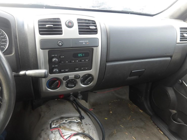 2011-chevrolet-colorado-image-15