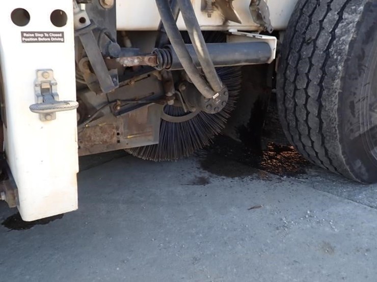 2014-global-m4-street-sweeper-truck-image-7