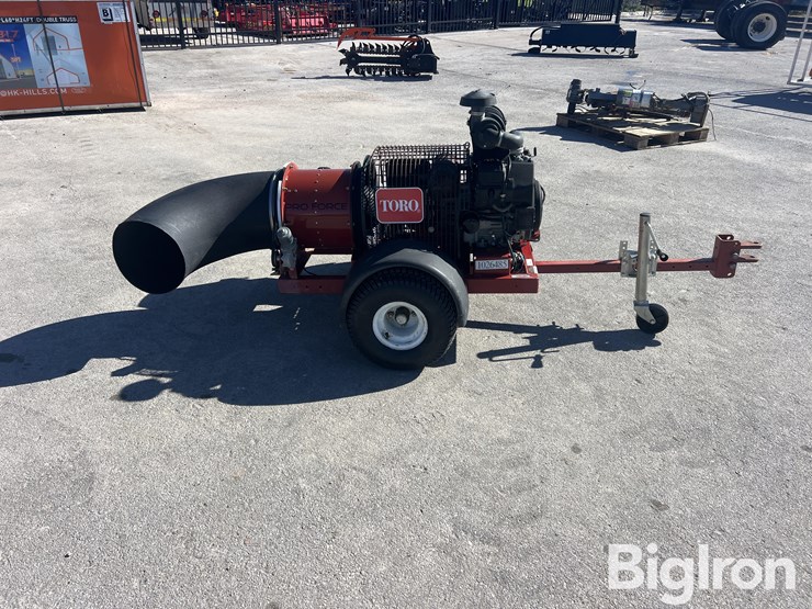 toro-pro-force-44552-pull-type-debris-blower-image-4