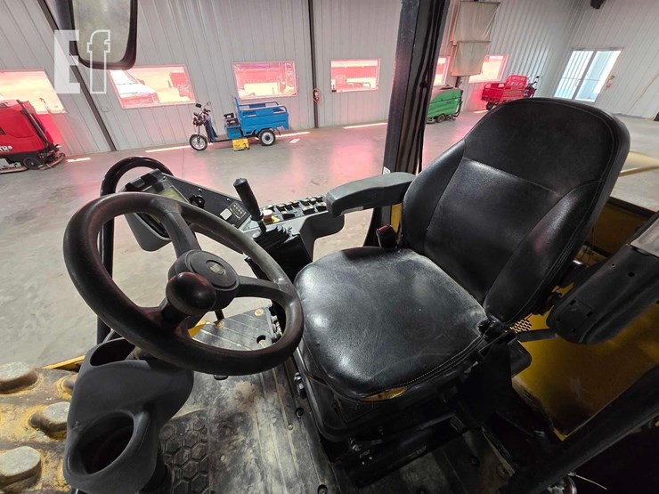 2019-caterpillar-cp44b-image-13