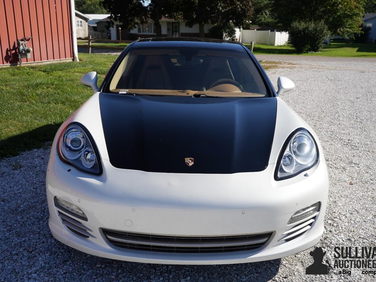 run-#113---2013-porsche-panamera-2-image-2