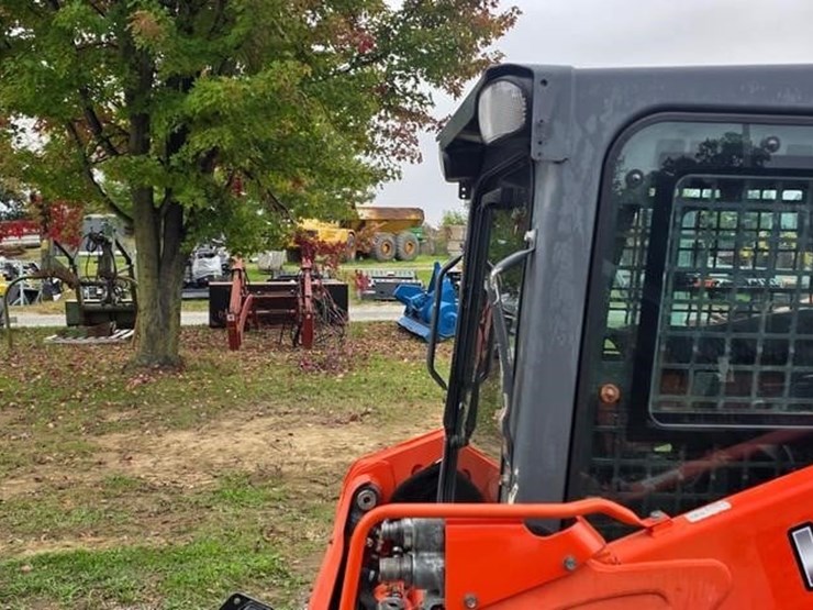 2016-kubota-ssv65-image-10