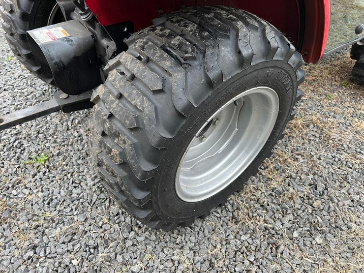 2022-mahindra-emax-25l-tractor-image-16