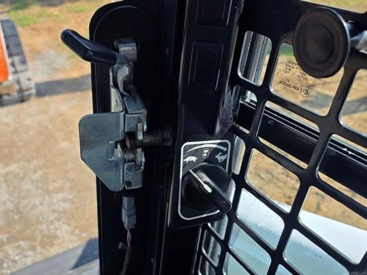 2016-bobcat-s650-image-50