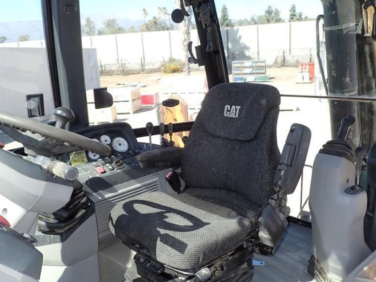 caterpillar-450e-image-24