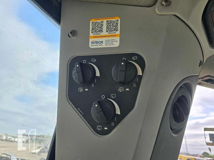 2017-caterpillar-d7e-image-22