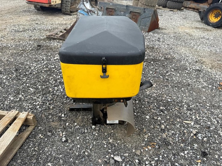 snowex-pro575-salt-spreader-image-4