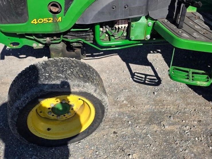 john-deere-4052m-image-21