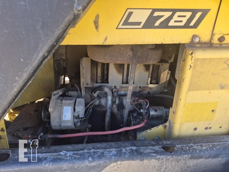 new-holland-l781-image-12
