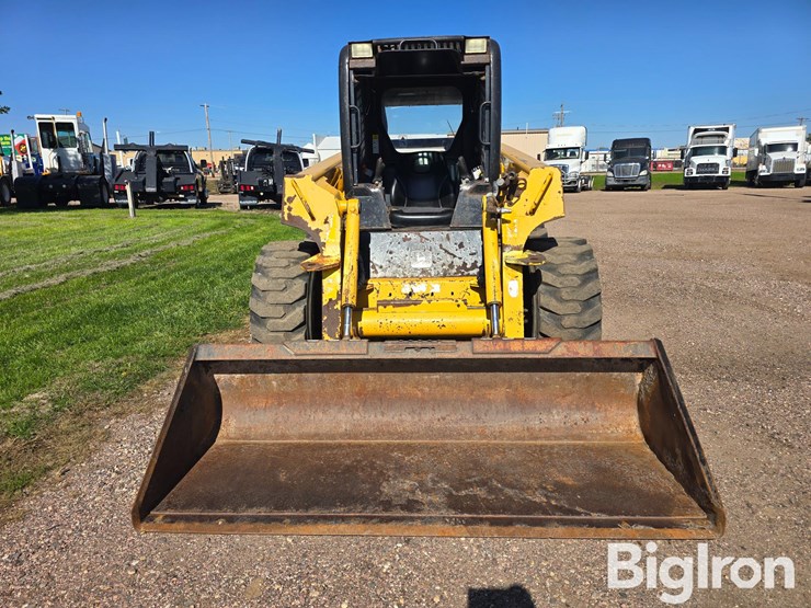 2000-john-deere-270-skid-steer-image-2