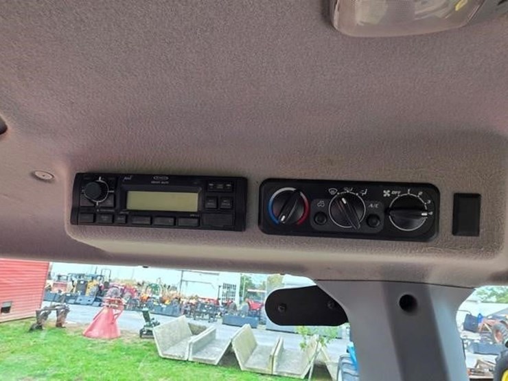 2017-kubota-m5-091d-image-68