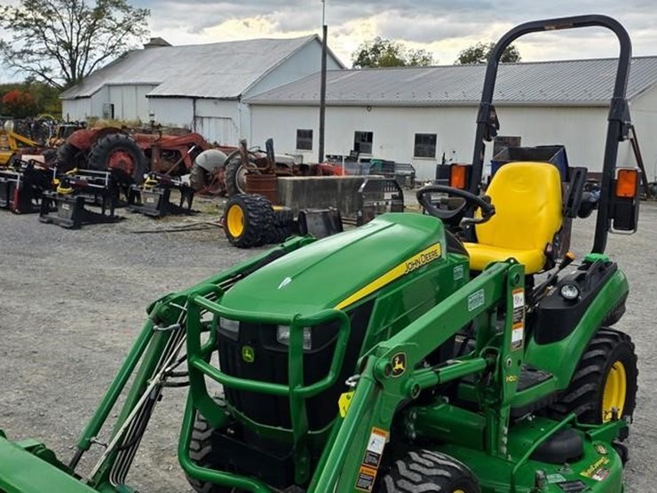 2014-john-deere-1025r-image-23