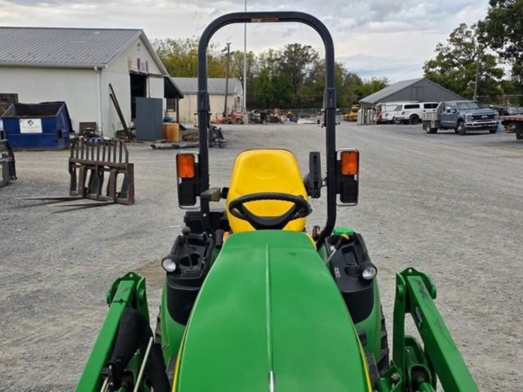 2014-john-deere-1025r-image-27
