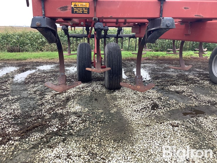 case-ih-4300-field-cultivator-image-19