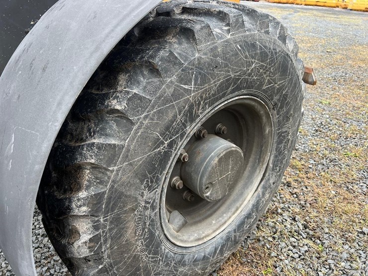 2019-case-221f-wheel-loader-image-18