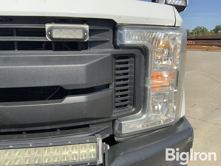 2017-ford-f350-xl-super-duty-4x4-crew-cab-&-chassis-image-11